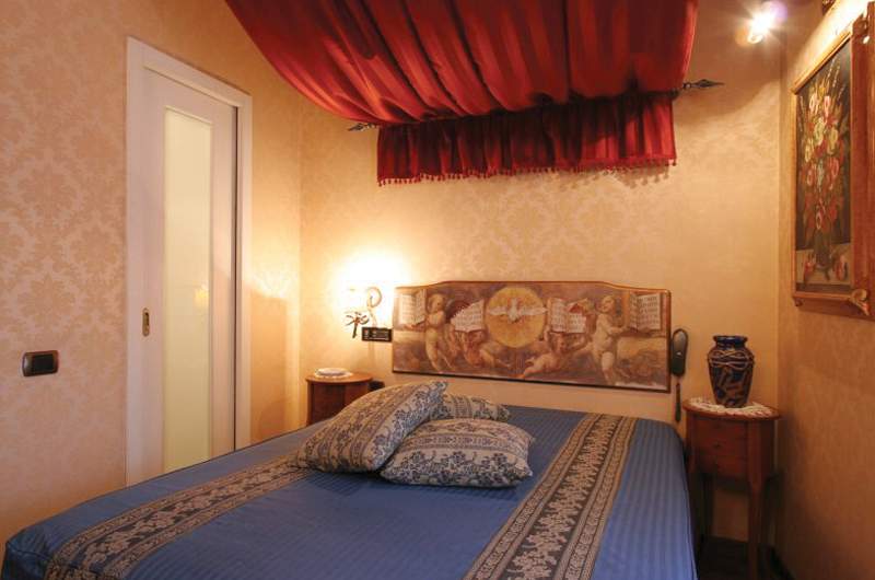 Urlaub im Hotel Suite Ares Napoli - hier günstig online buchen