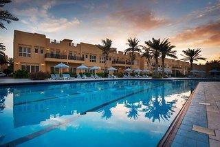 Urlaub im Al Hamra Village Hotel - hier günstig online buchen